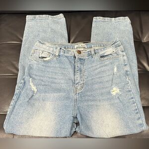 Luna Nora Ripped‎ Mom Jean